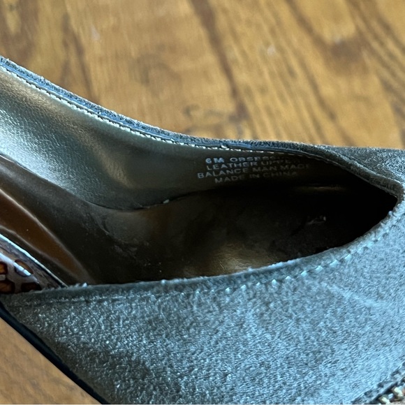 ◻️CARLOS SANTANA: Women’s dark green w/pattern pointed toe, heels, preowned◻️ - Picture 2 of 13